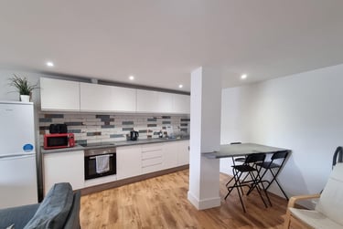 3 bed flat, 2A Old Town Street, City Centre, Plymouth, PL11AE - Image 2